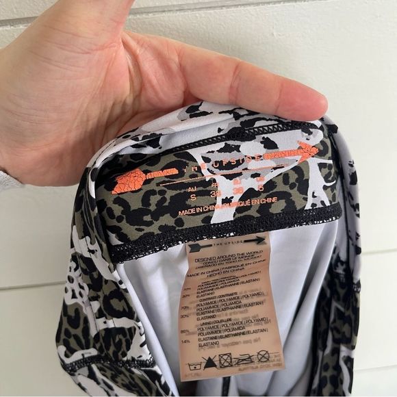 Revolve the Upside Cropped Floral Leggings - Picture 3 of 6